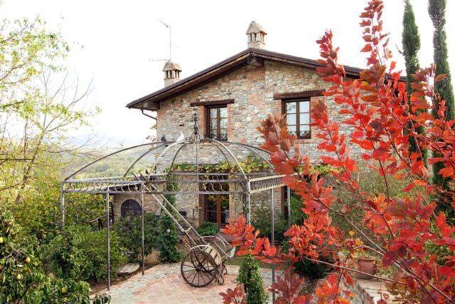 Cascina La Buca Guest House Castello di Serravalle Exterior photo