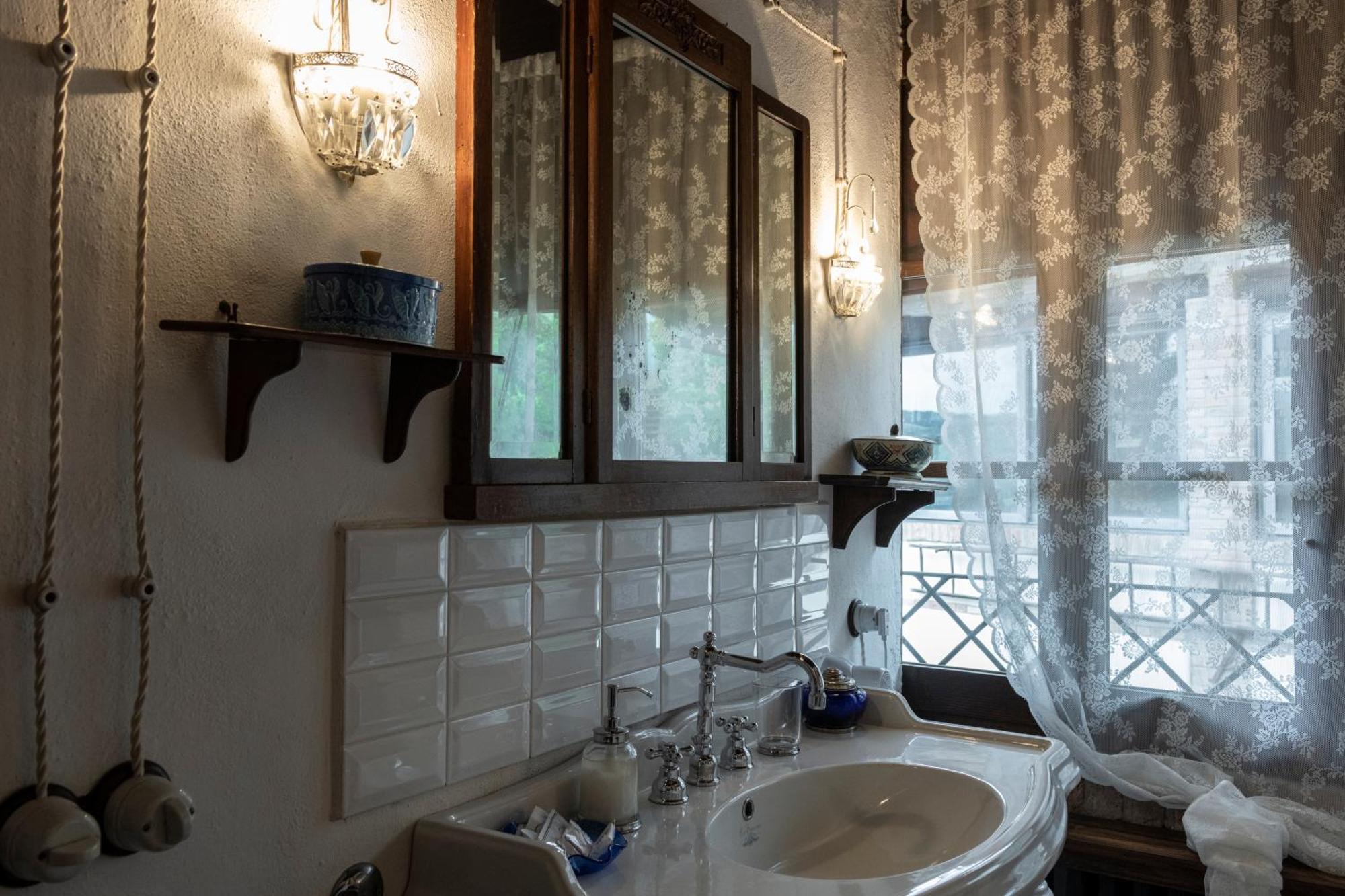Cascina La Buca Guest House Castello di Serravalle Exterior photo