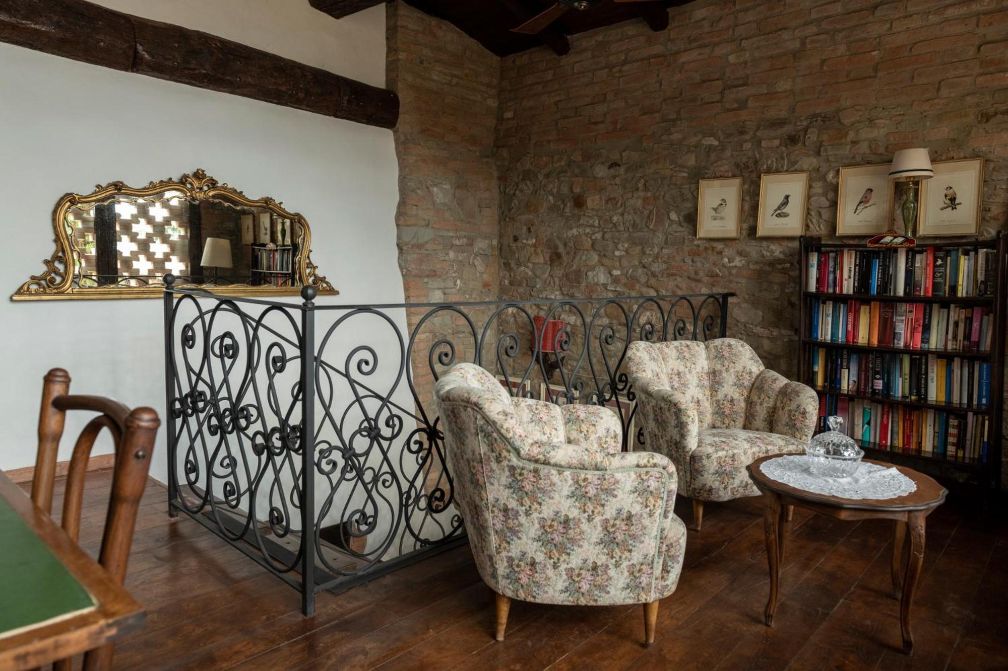 Cascina La Buca Guest House Castello di Serravalle Exterior photo